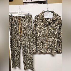 ARIA LEOPARD PRINT PAJAMAS W/GOLD TONE TRIM  SIZE SMALL TAN/BLACK-NOTCHED COLLAR